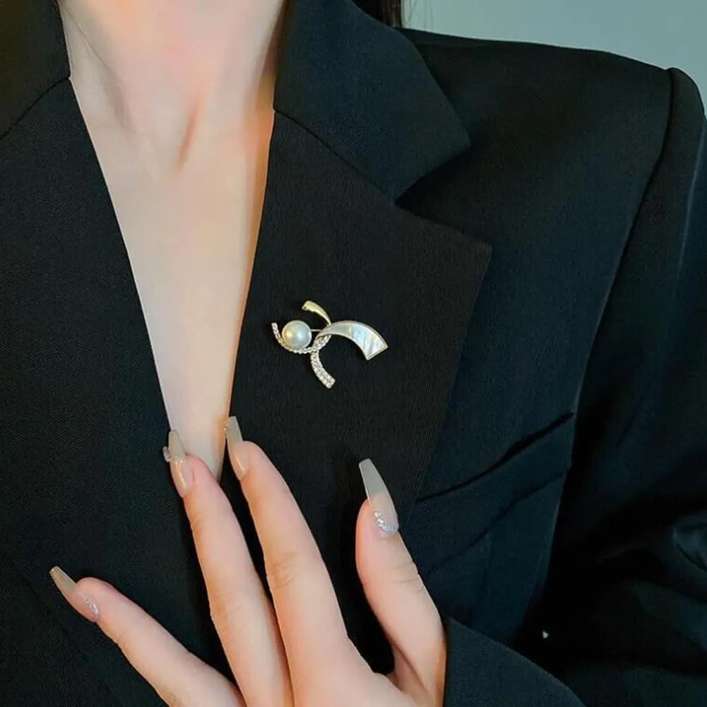 Chic Peral Crystal Brooch Pins for Women Girls Fashion Shawl Pin Corsage Brooch Party Ceremony Accessories Dance Banquet Pins