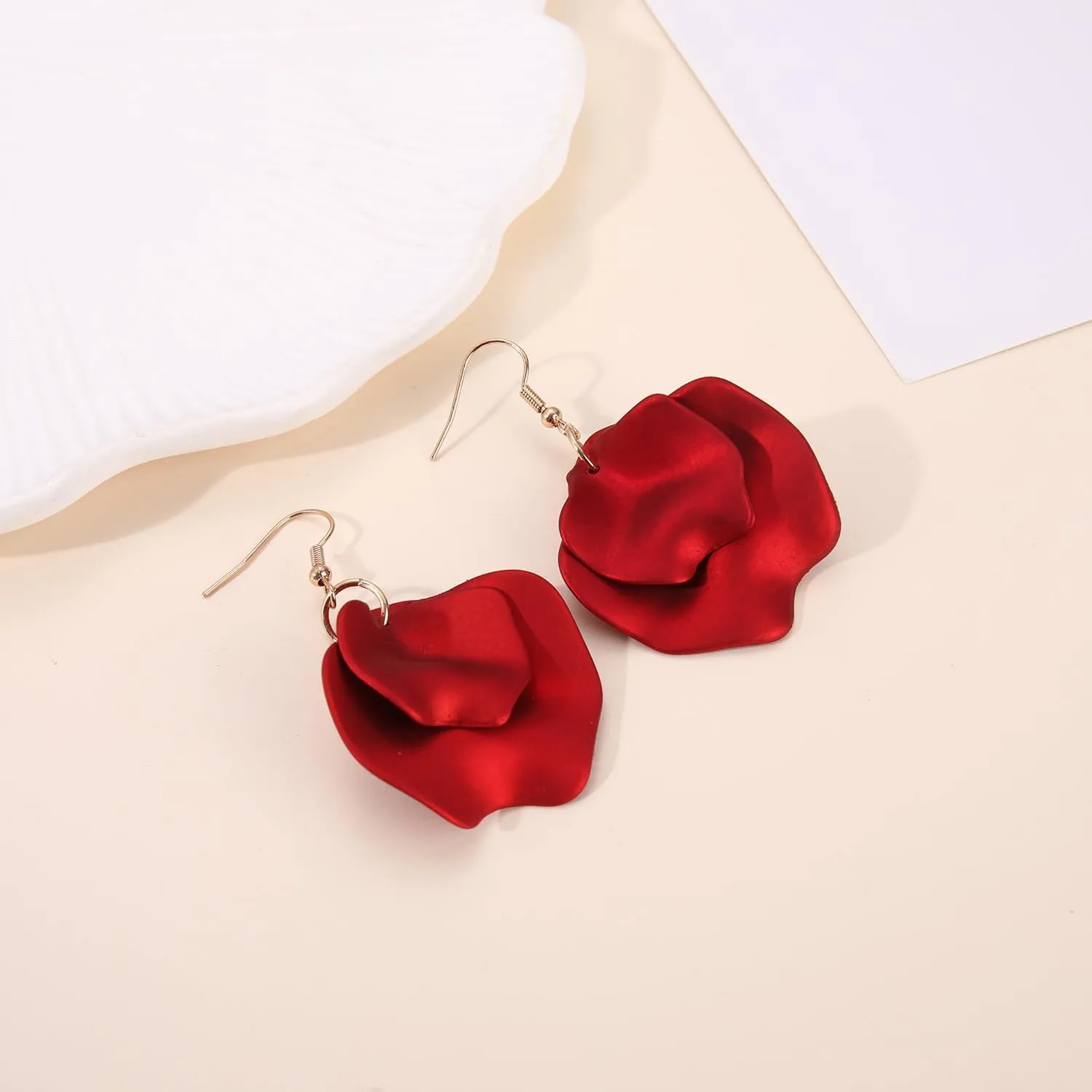 FAERLIIRY Flower Petal Necklace Earrings Set Layered Statement Necklace Beaded Necklace Jewelry Set for Women Summer Necklace Earrings