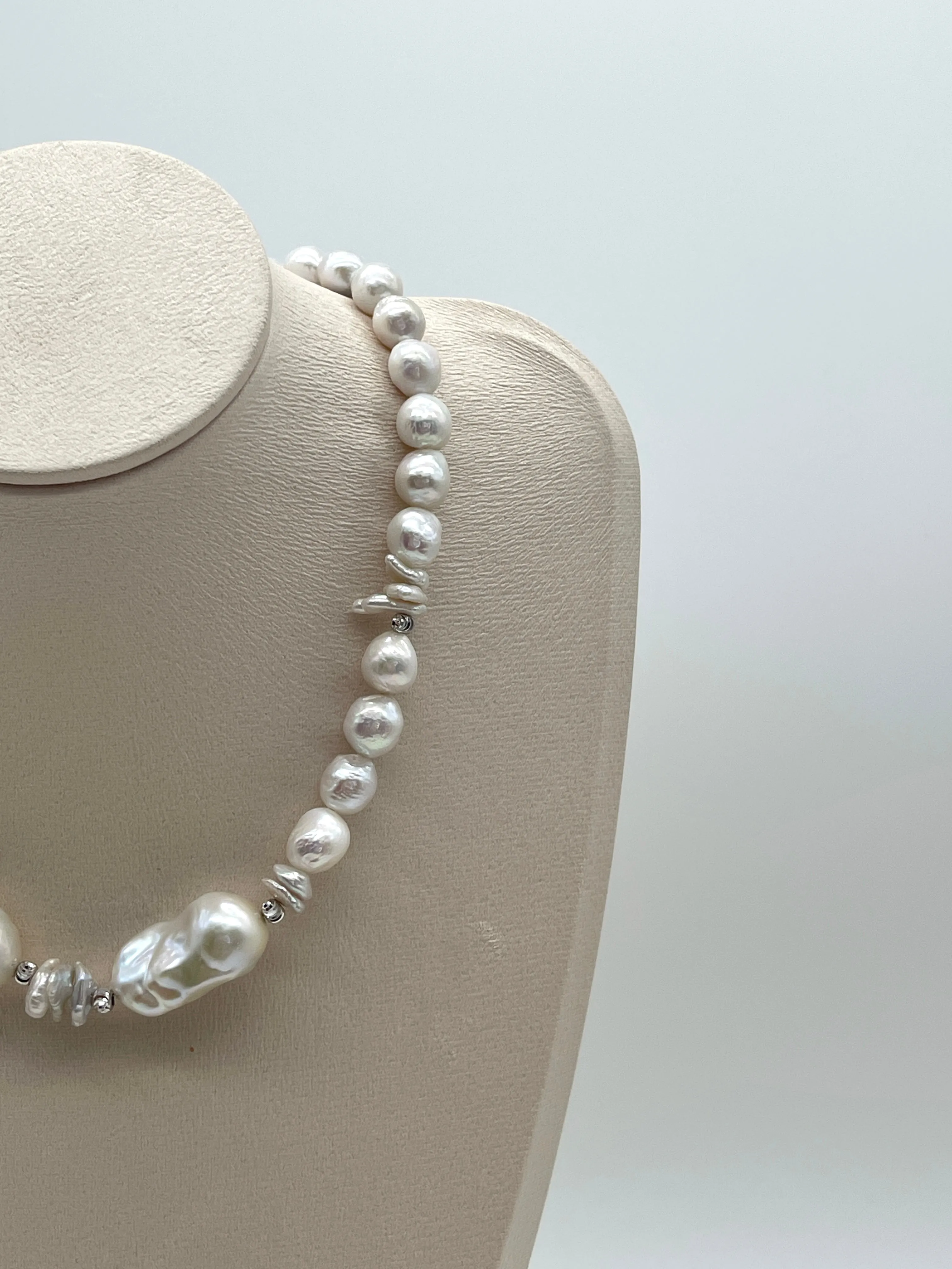 LARGE BAROQUE PEARL NECKLACE