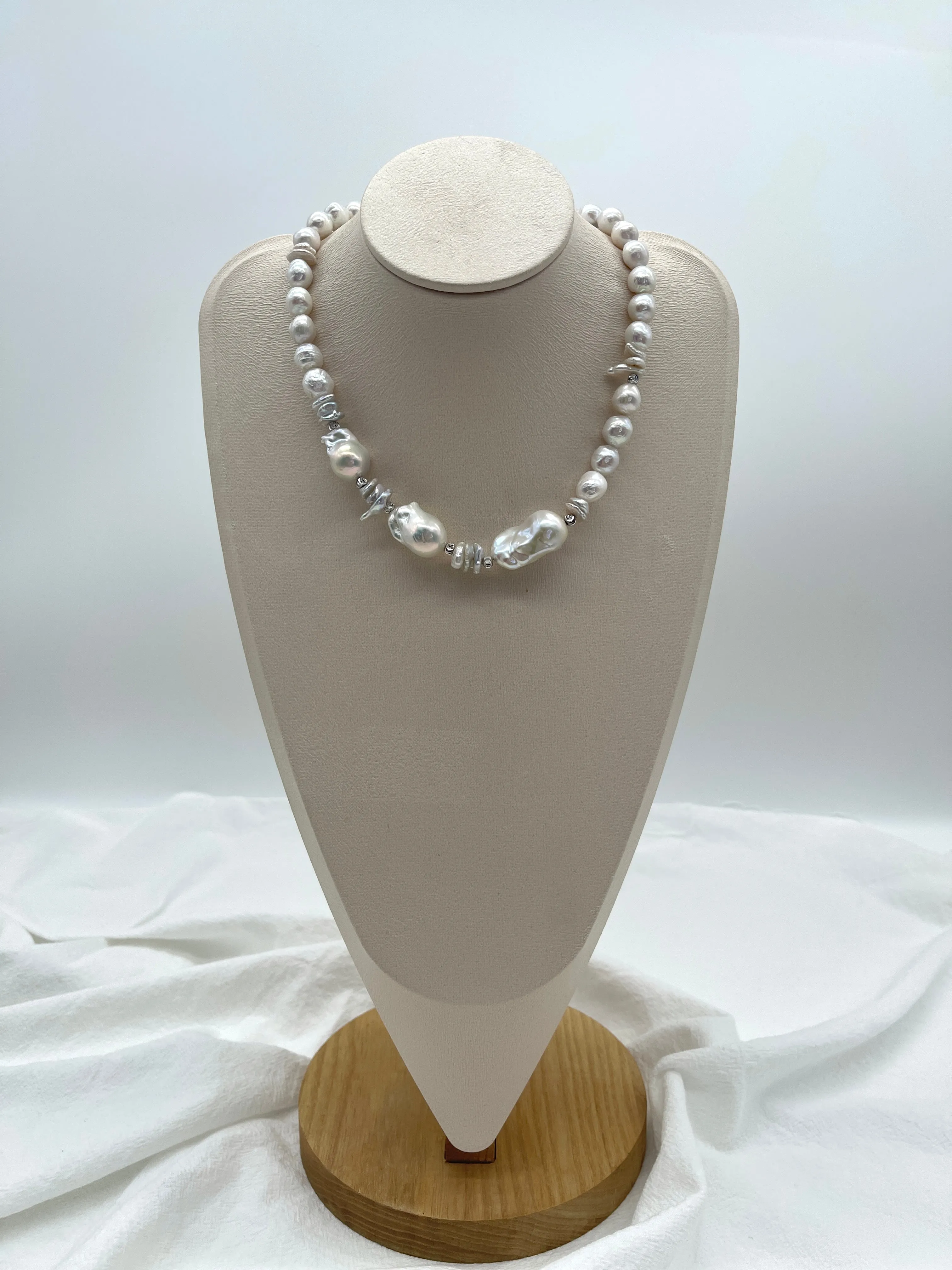 LARGE BAROQUE PEARL NECKLACE