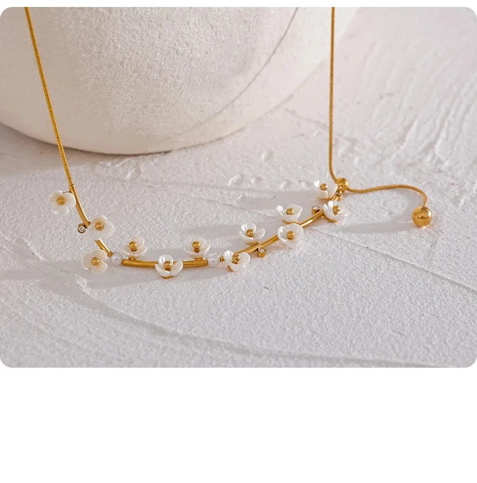 Sweet Flowers Necklace